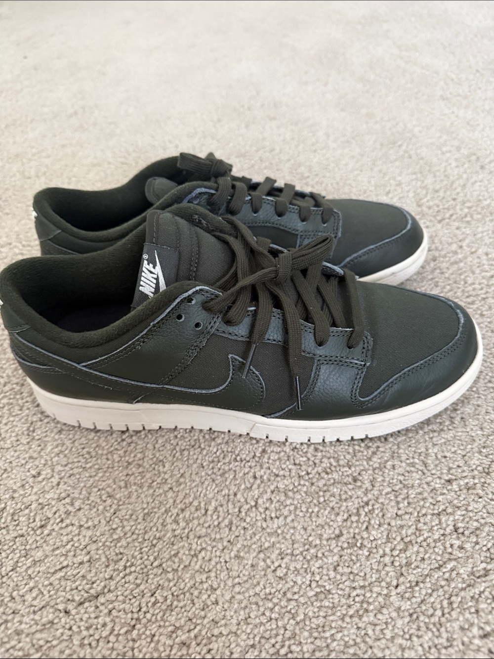 Nike Men’s army green sneakers